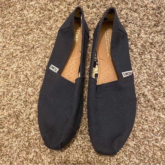 TOMS Navy Slip Ons Shoes Size 7.5 - Picture 1 of 7